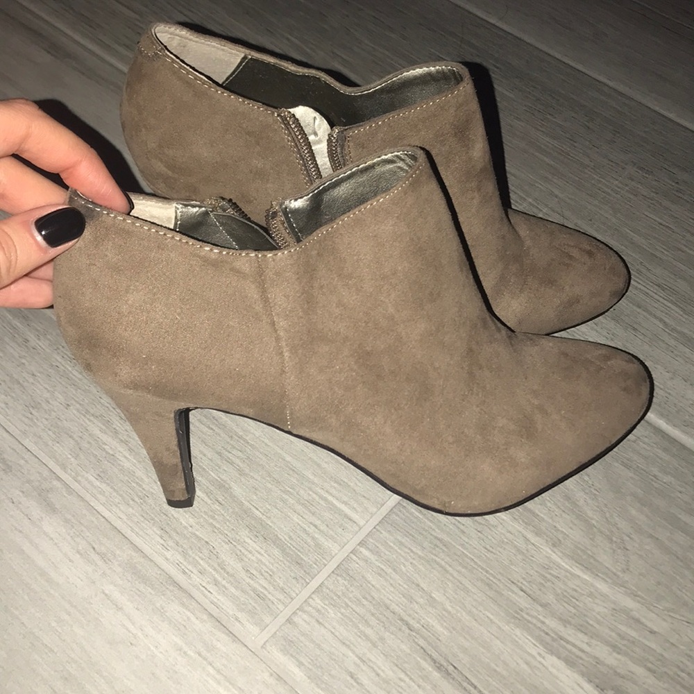 Ana boots